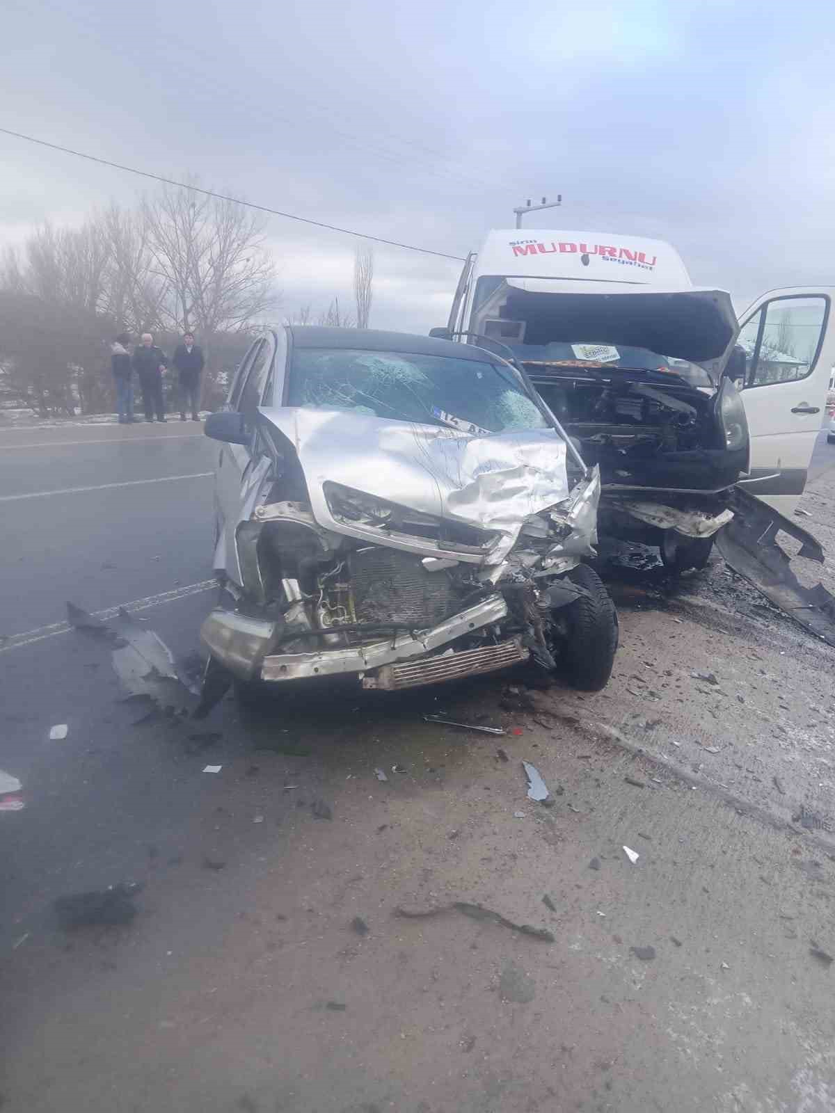 bolu-mudurnu-yolunda-feci-kaza-1i-agir-10-yarali