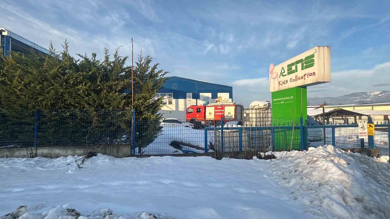 bolu-osbde-mobilya-imalat-fabrikasinda-yangin-panigi-isciler-mudahale-etti