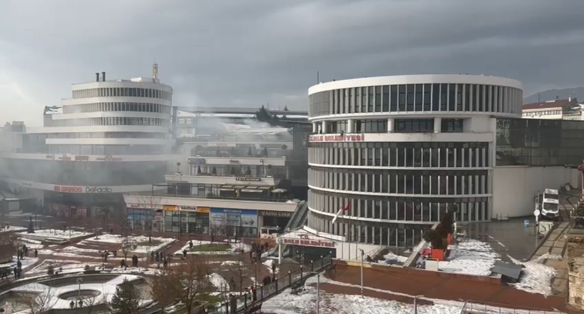 boluda-elektrik-kaynakli-cikan-baca-yangini-etrafi-dumana-bogdu