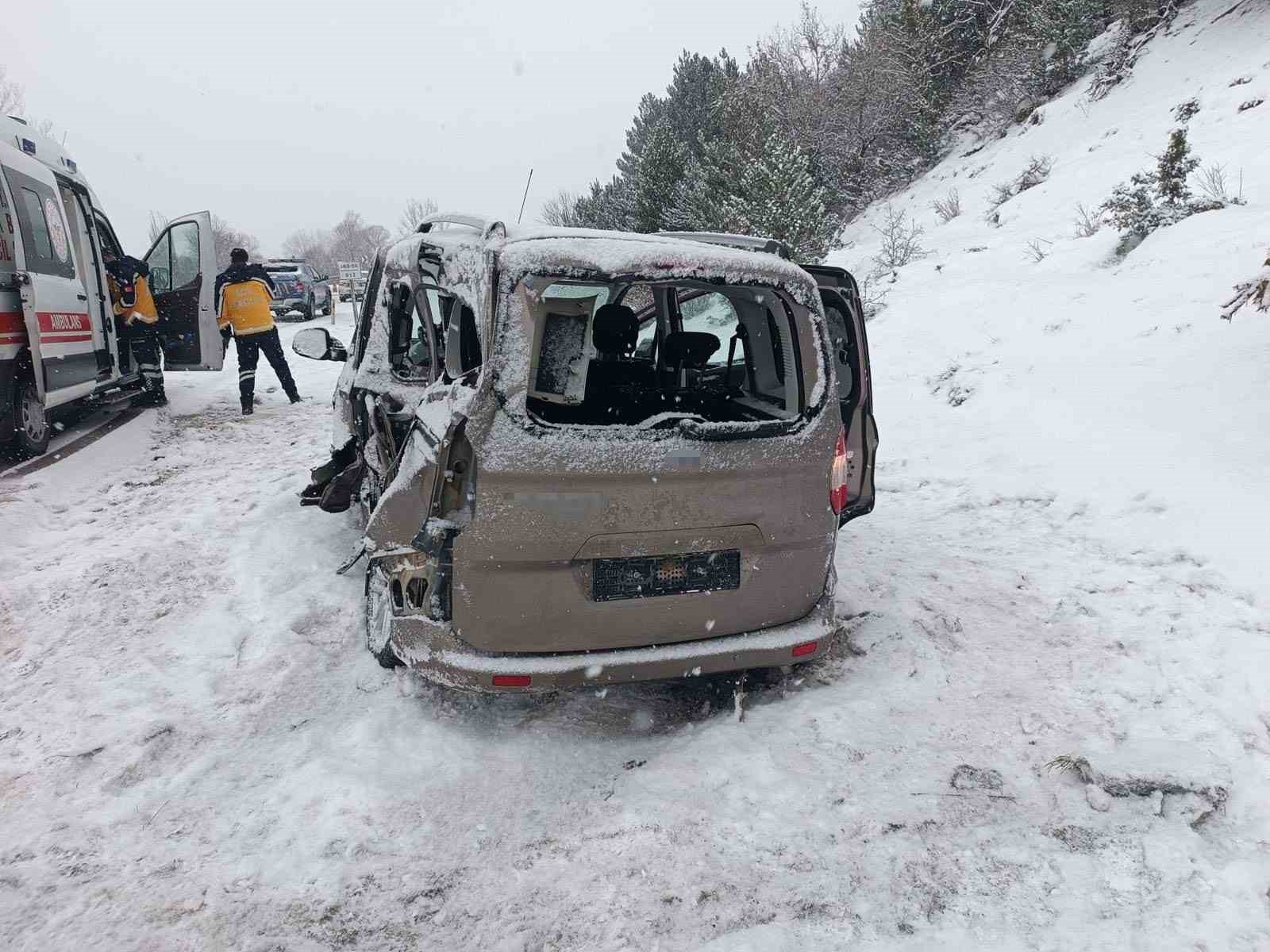 boluda-kamyon-ile-hafif-ticari-arac-carpisti-2-yarali