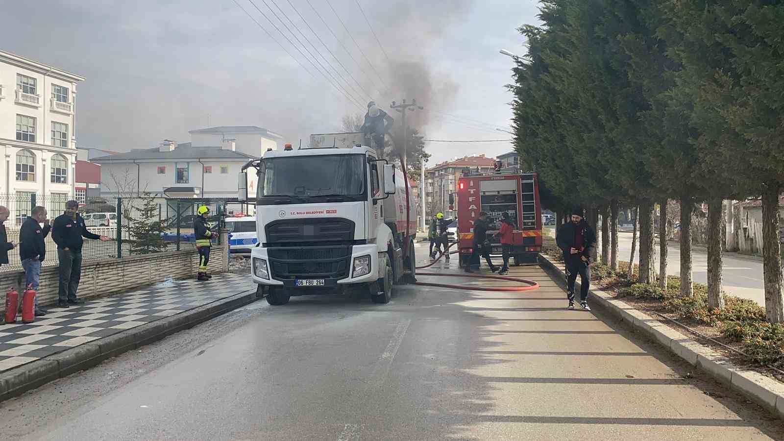 boluda-yol-supurme-aracinda-yangin-cikti