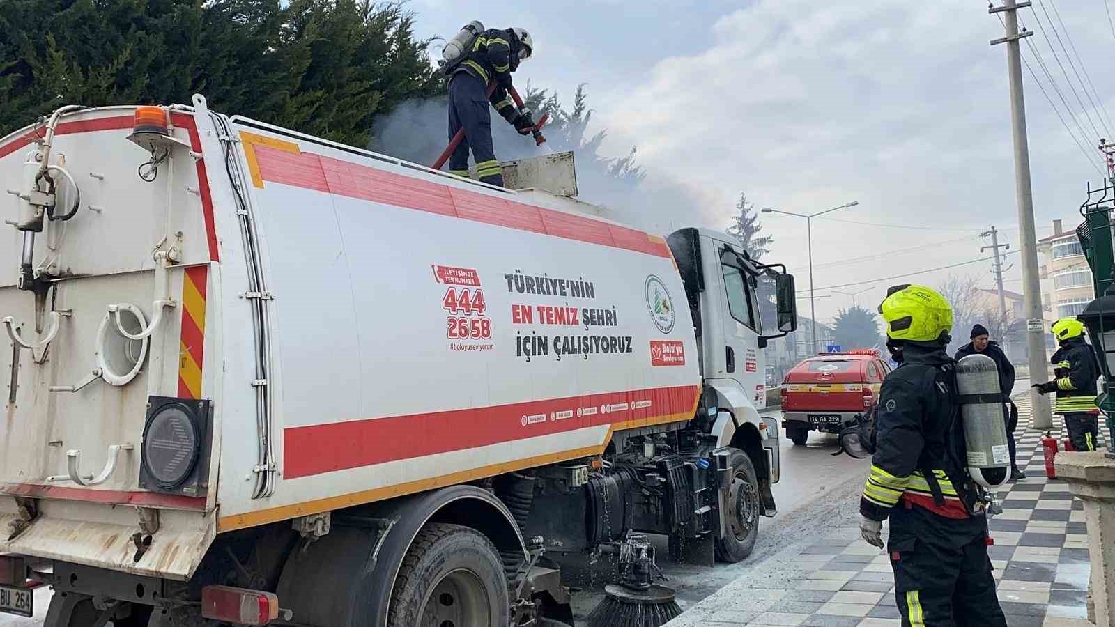 boluda-yol-supurme-aracinda-yangin-cikti