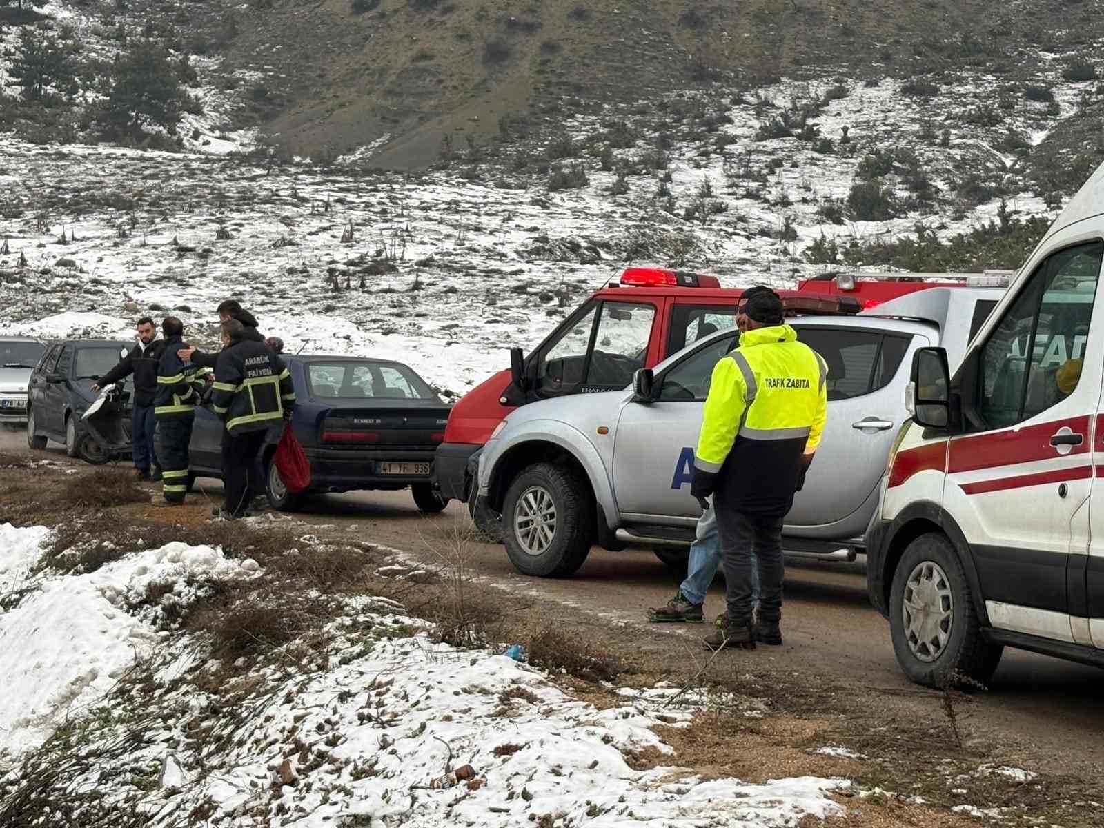 bos-araziye-ucan-otomobilin-surucusu-yaralandi