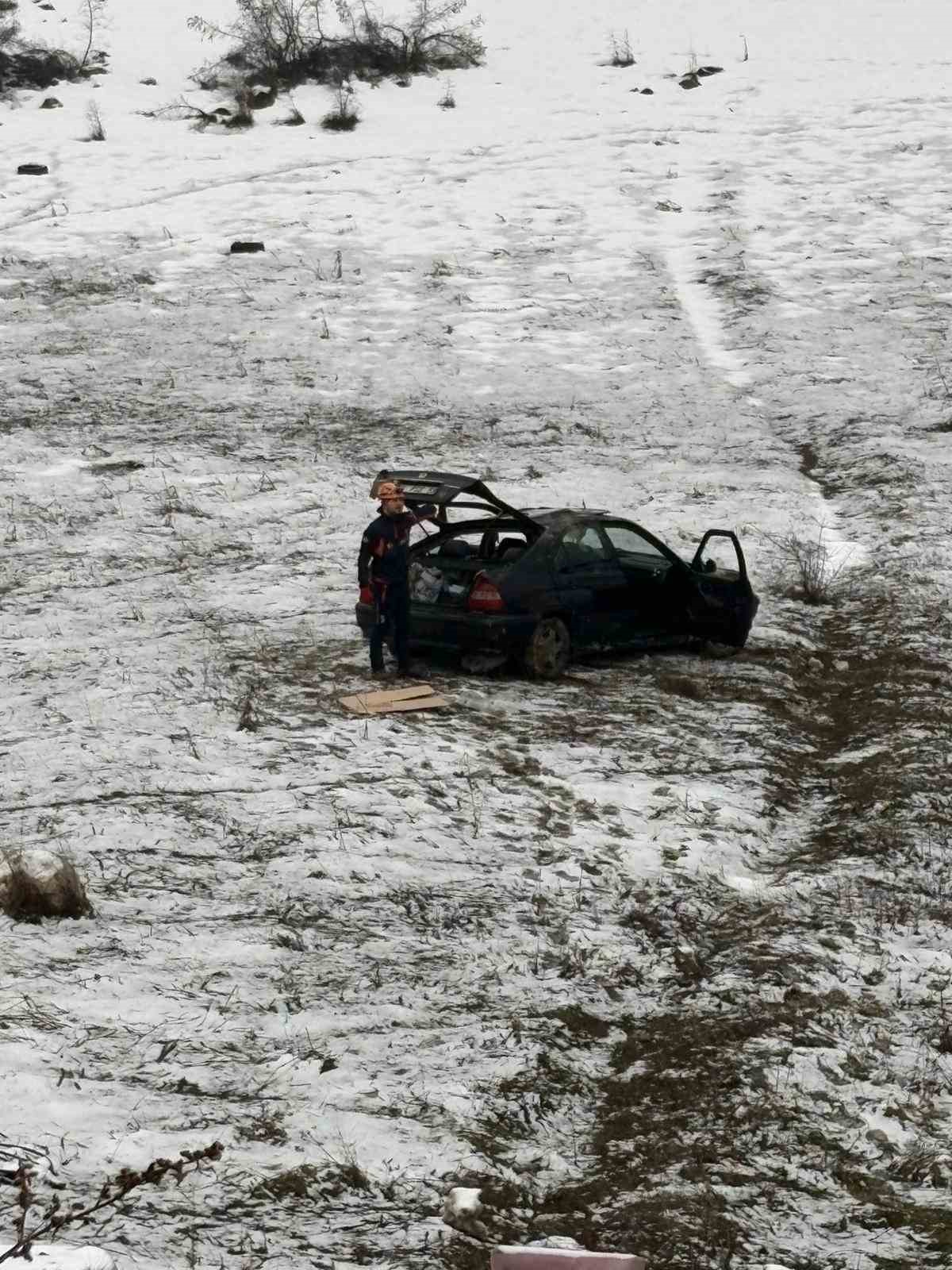 bos-araziye-ucan-otomobilin-surucusu-yaralandi