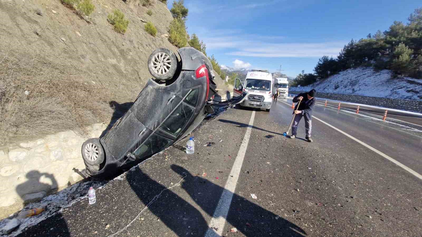 buzlanma-kazayi-beraberinde-getirdi-4-yarali