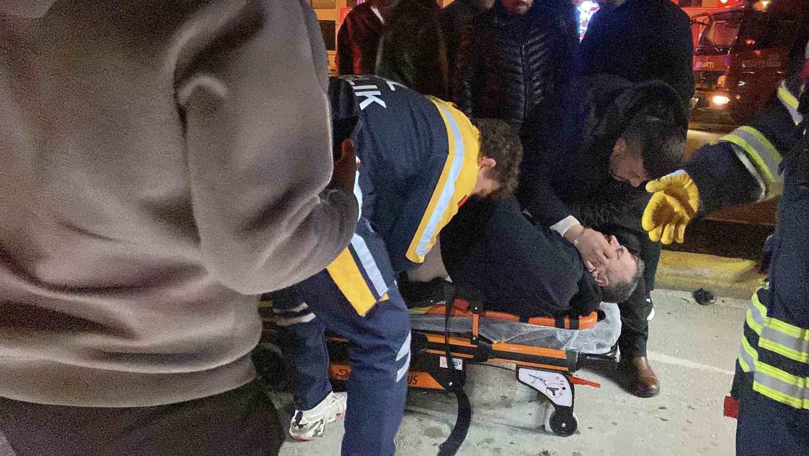 cekici-ile-carpisan-otomobil-hurdaya-dondu-ekipler-yarali-surucu-icin-zamanla-yaristi