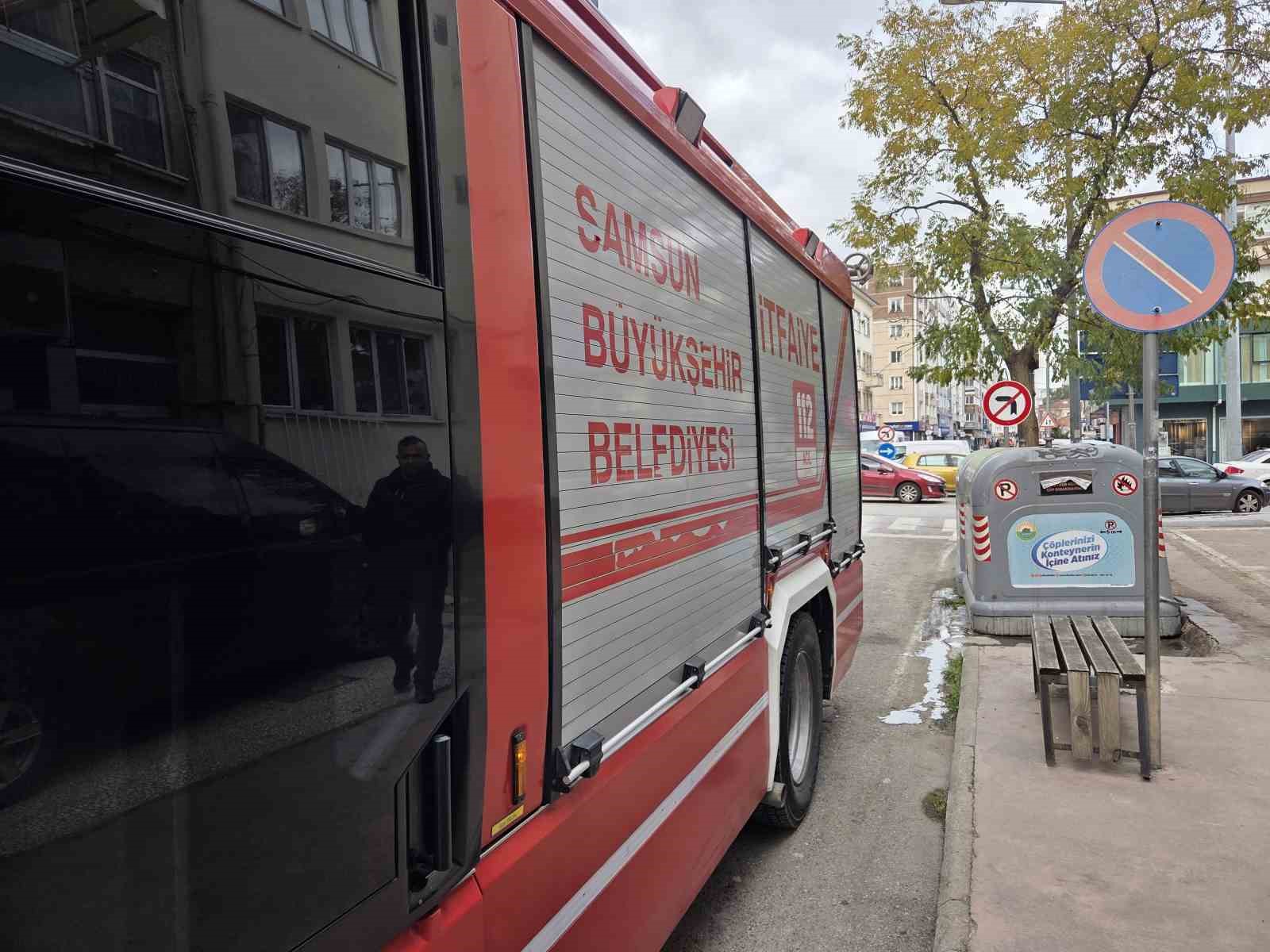 cop-konteyneri-yanginina-itfaiye-mudahale-etti