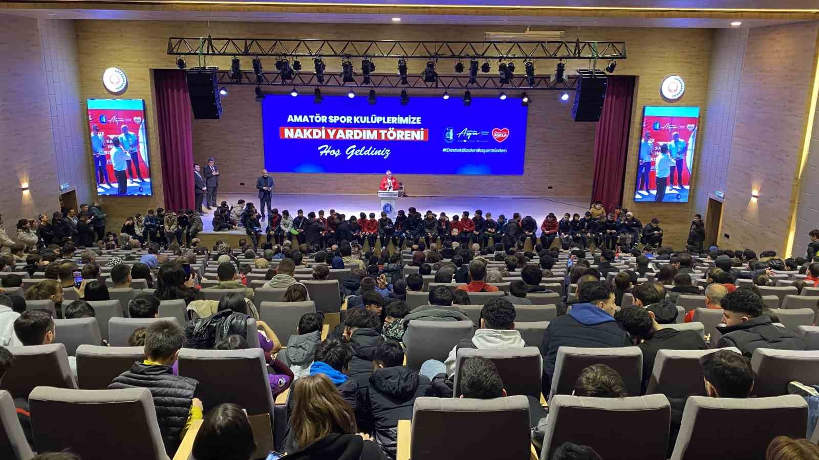 corum-belediyesinden-amator-spor-kuluplerine-3-milyon-liralik-nakdi-yardim