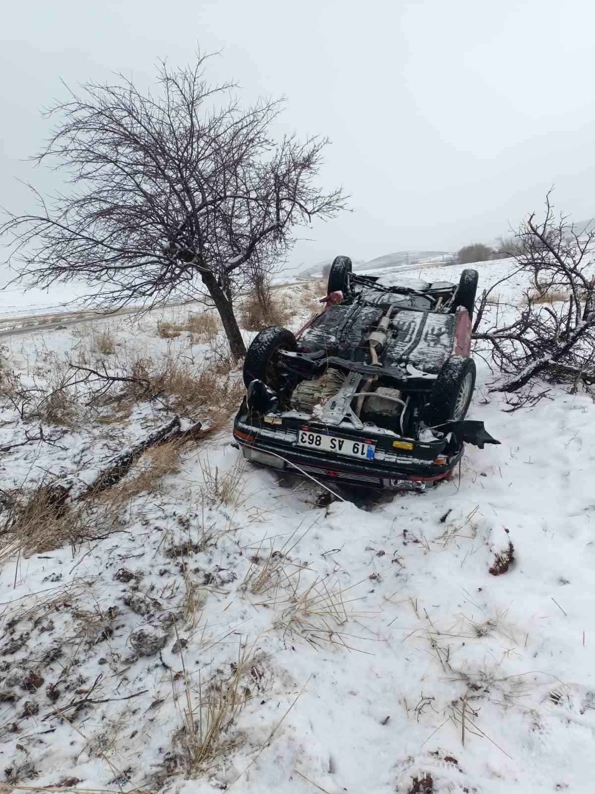 corumda-agaca-carpan-otomobil-takla-atti-4-yarali