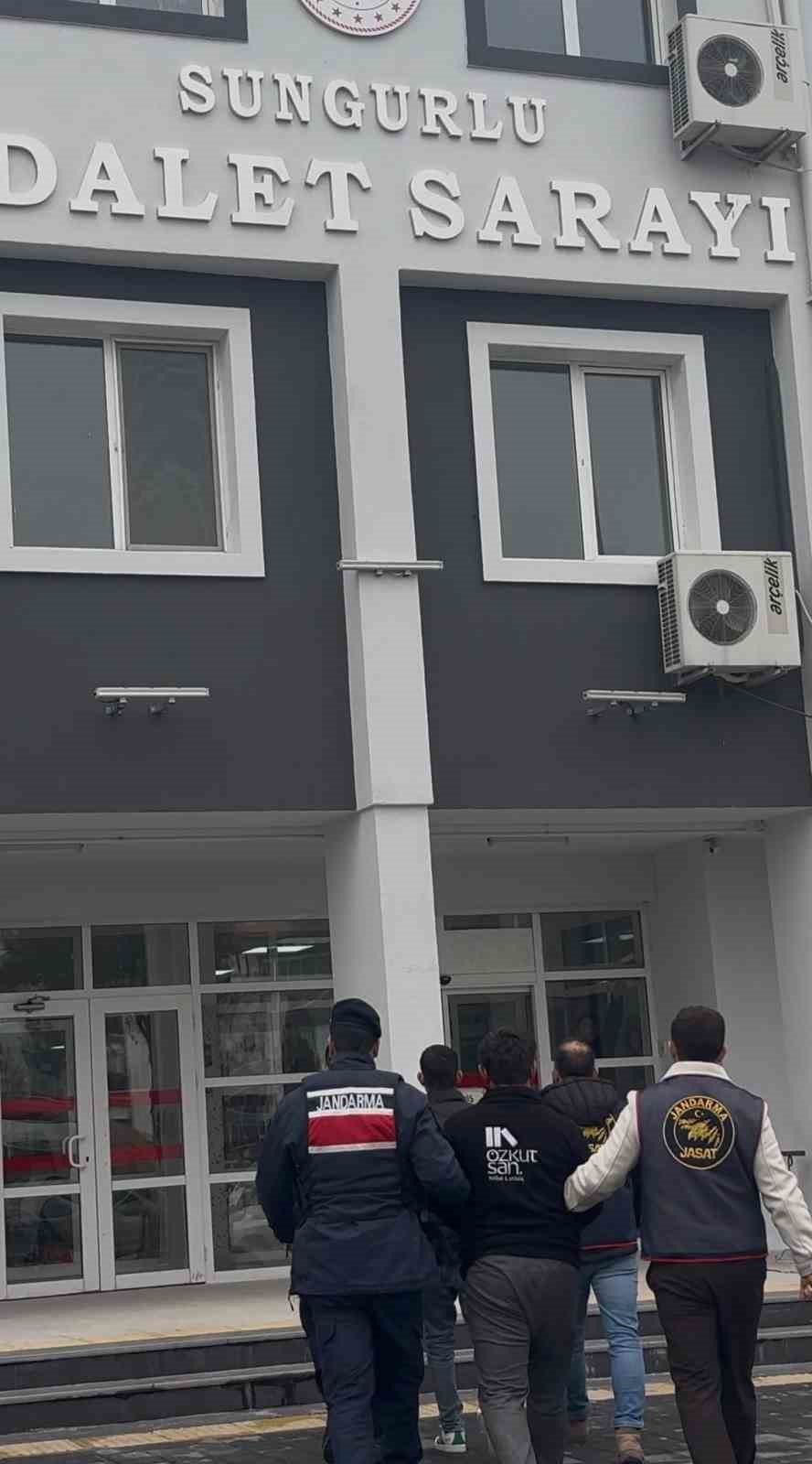 corumda-bos-evlere-dadanan-hirsizlara-jasattan-operasyon-2-tutuklama