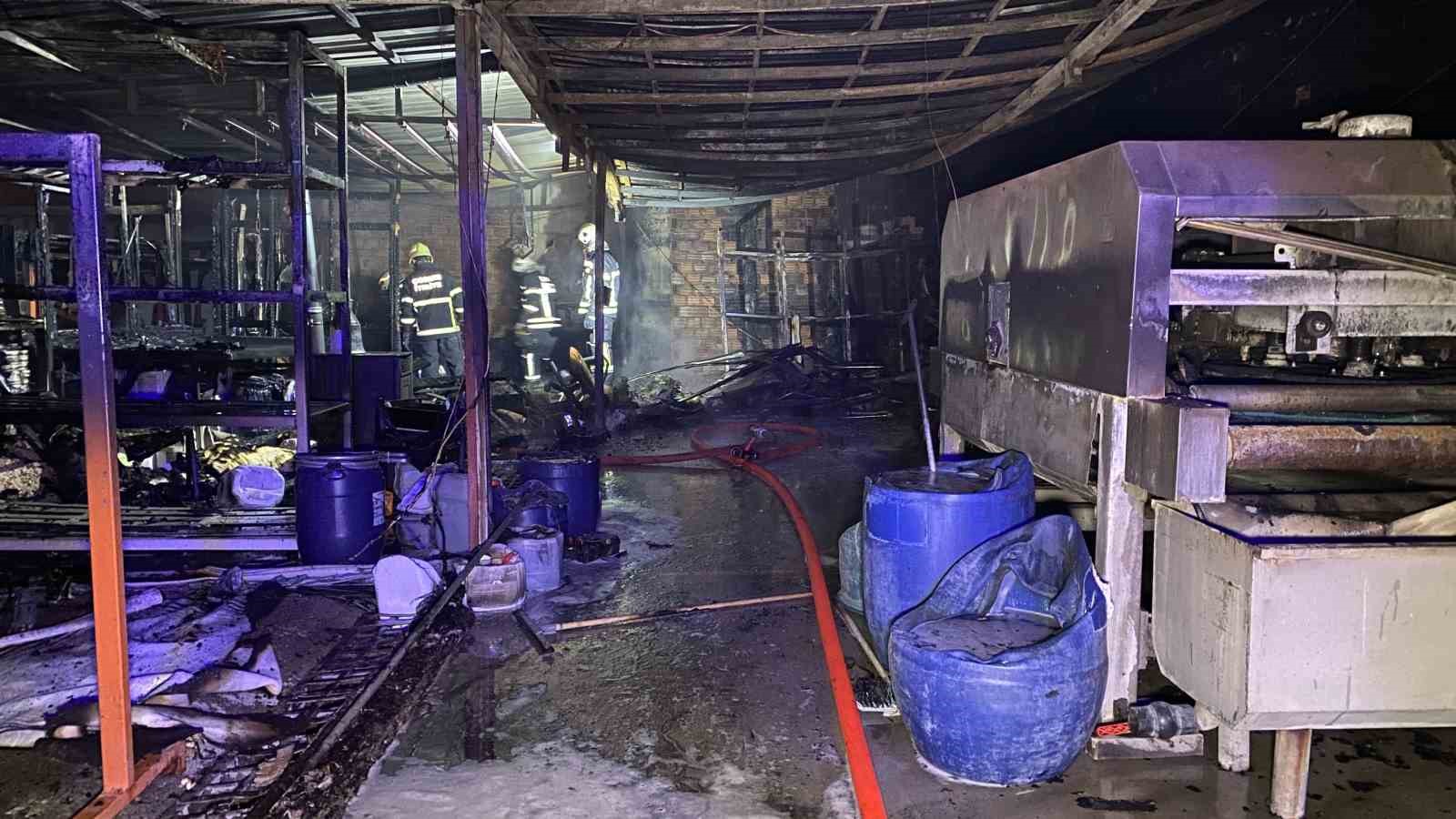 corumda-hali-yikama-merkezinde-yangin