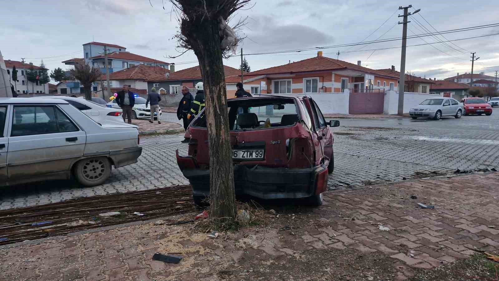 corumda-iki-otomobil-carpisti-1-yarali