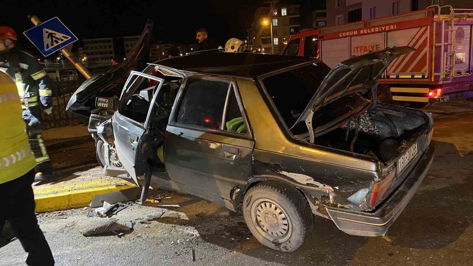 corumda-iki-otomobil-carpisti-4-yarali