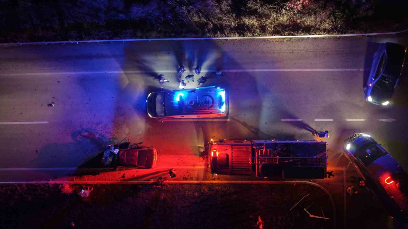 corumda-iki-otomobil-carpisti-8-yarali