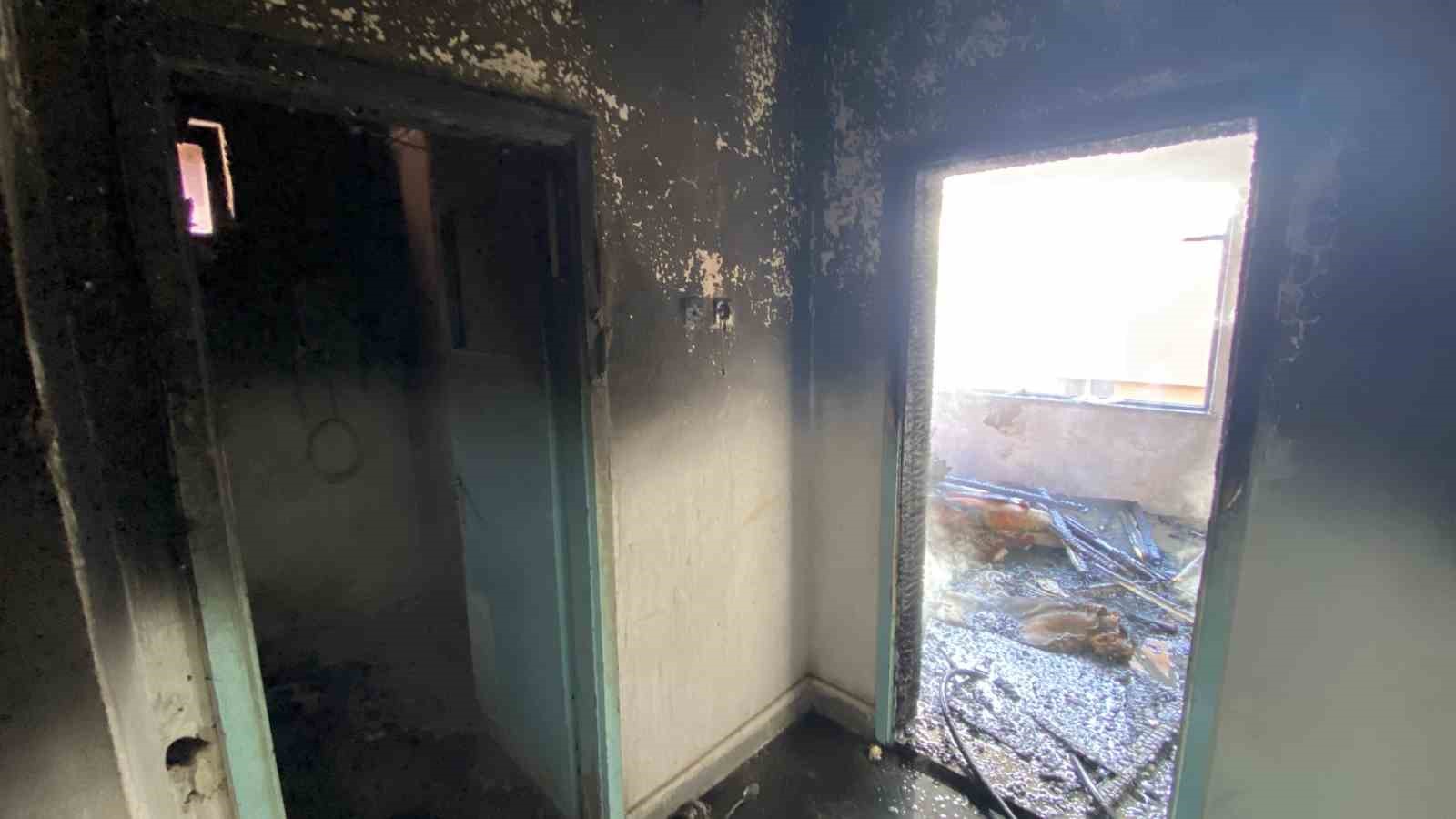 corumda-metruk-binada-korkutan-yangin