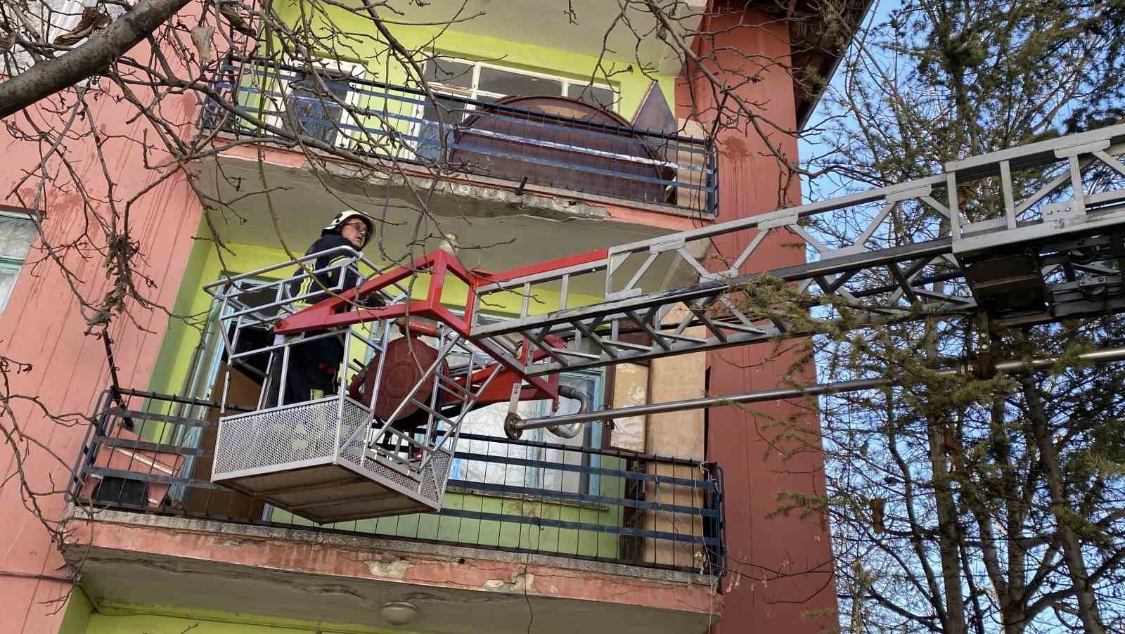 corumda-metruk-binada-korkutan-yangin