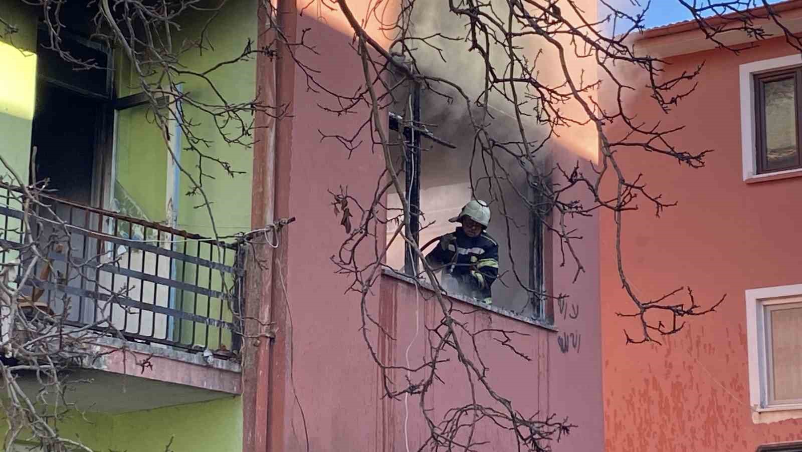 corumda-metruk-binada-korkutan-yangin