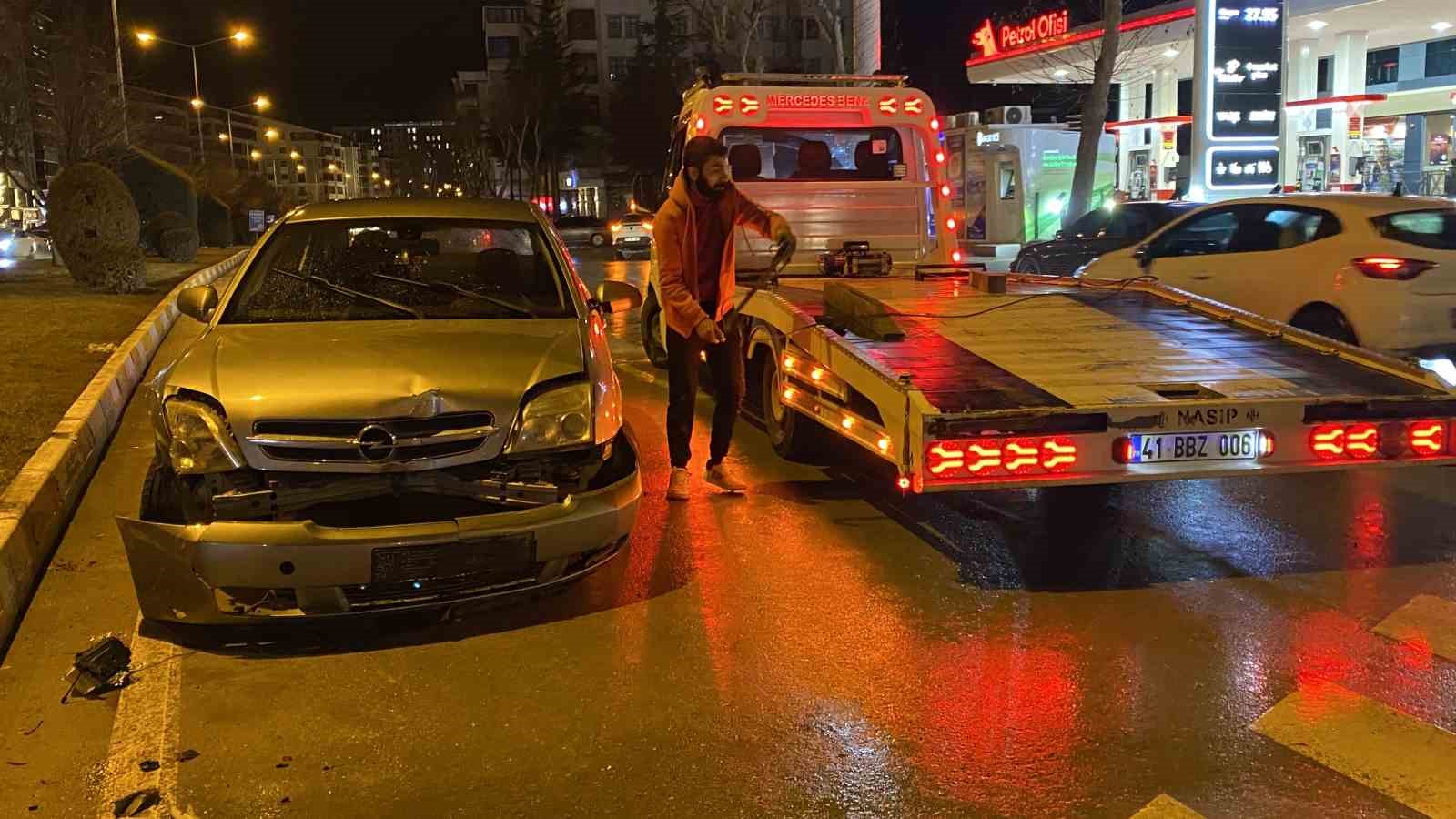 corumda-otomobil-sinyalizasyon-diregine-carpti-1-yarali