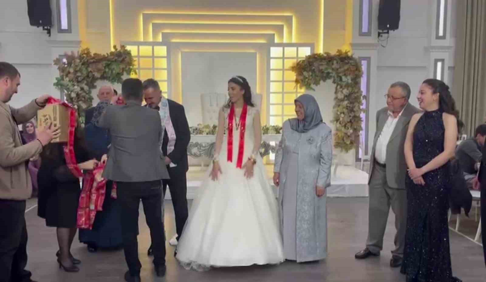 damada-taki-yerine-cubuk-kraker-taktilar