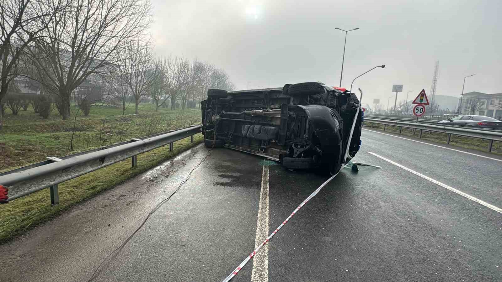 duzcede-ambulans-devrildi-2-yarali