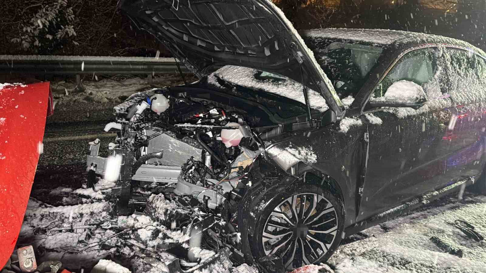 duzcede-kafa-kafaya-carpisan-araclar-hurdaya-dondu-7-yarali