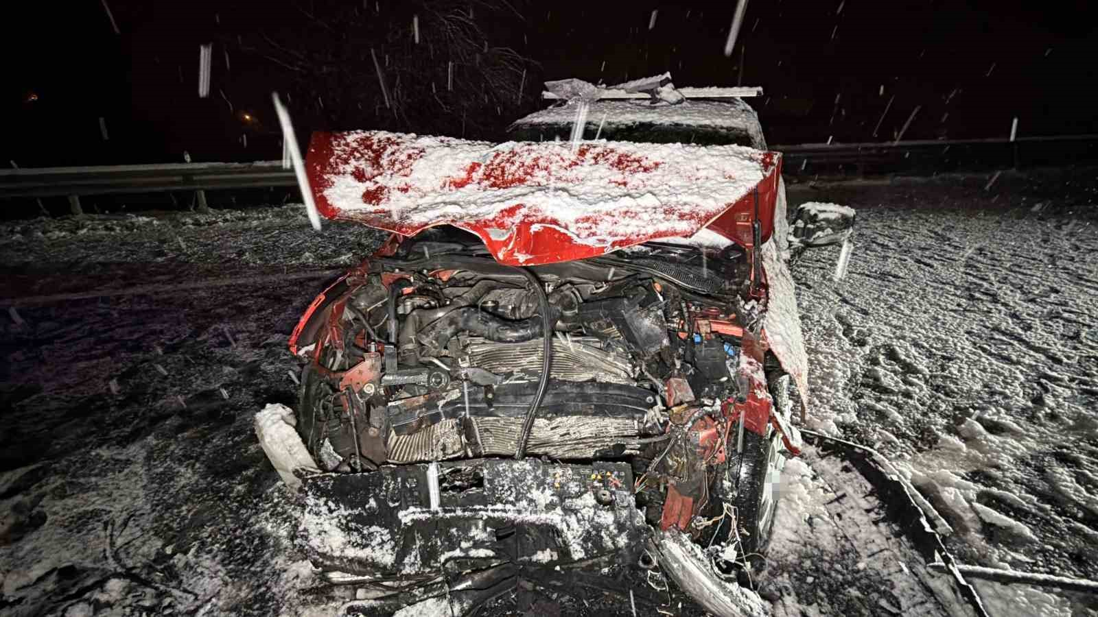 duzcede-kafa-kafaya-carpisan-araclar-hurdaya-dondu-7-yarali