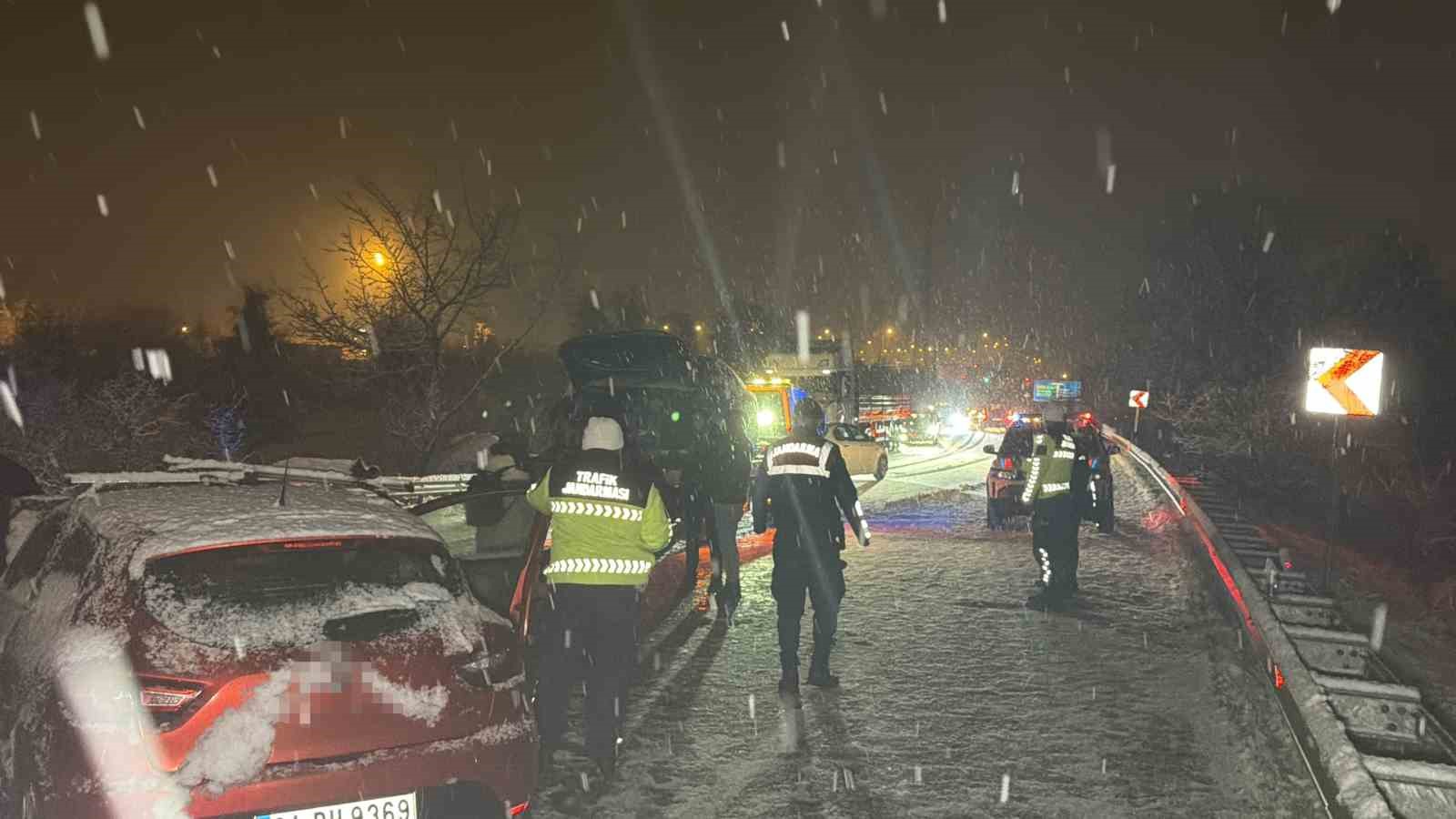 duzcede-kafa-kafaya-carpisan-araclar-hurdaya-dondu-7-yarali