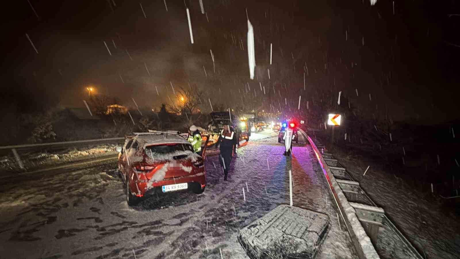 duzcede-kafa-kafaya-carpisan-araclar-hurdaya-dondu-7-yarali