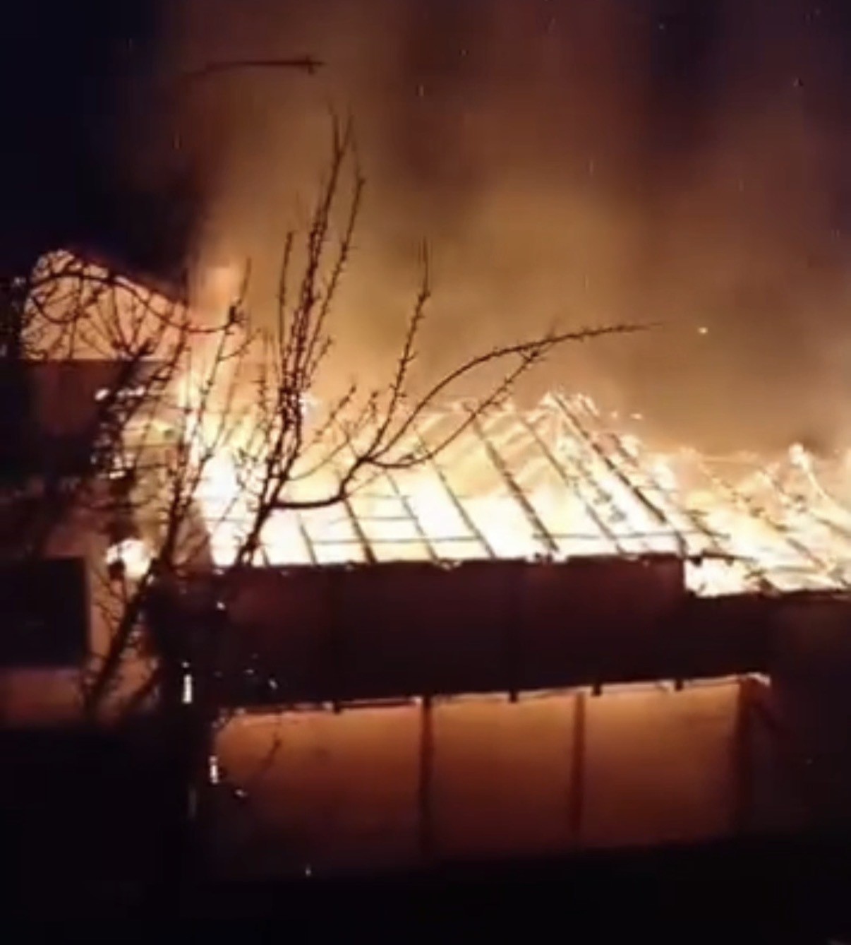 duzcede-mobilya-atolyesi-kule-dondu