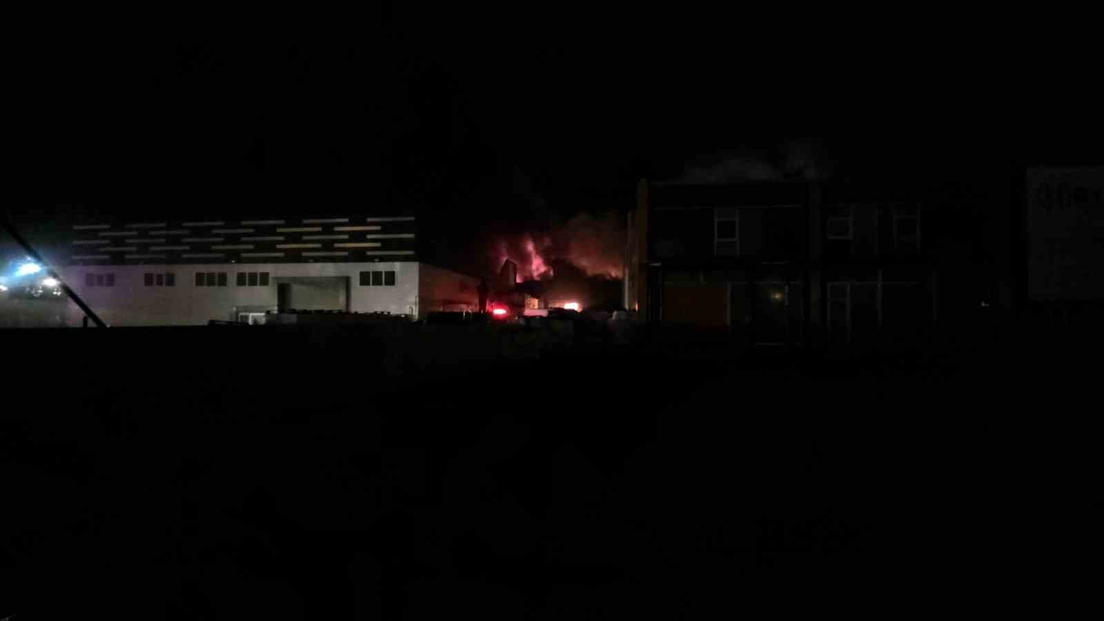 duzcede-strafor-fabrikasinda-yangin