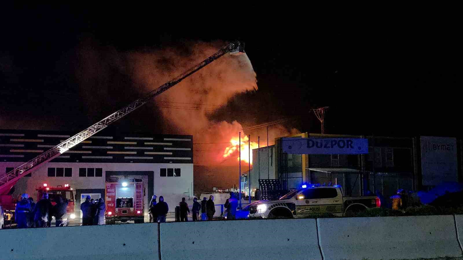 duzcede-strafor-fabrikasinda-yangin