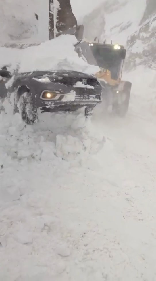 egribel-gecidinde-bir-arac-yoldan-cikarak-kara-gomuldu