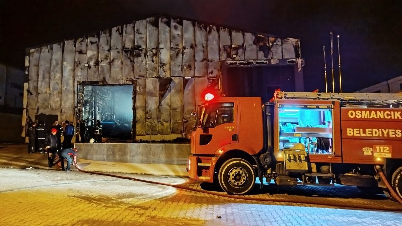 ekmek-fabrikasinda-korkutan-yangin