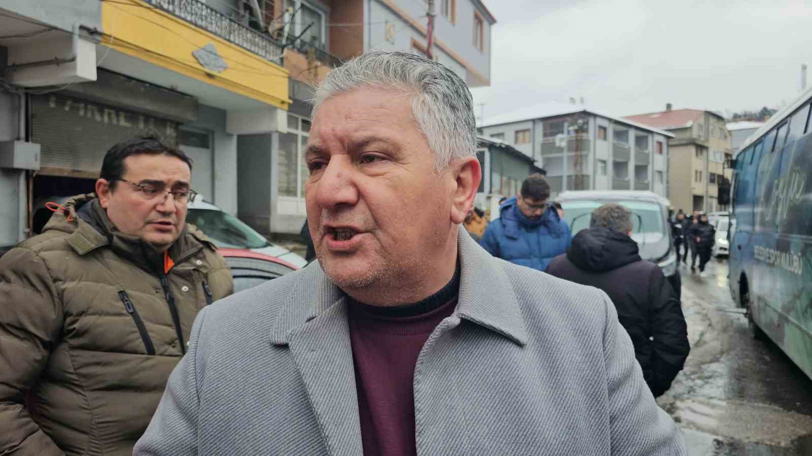 kahreden-tesaduf-6-yil-once-annesi-patates-puresinden-kizi-ise-elma-yerken-oldu