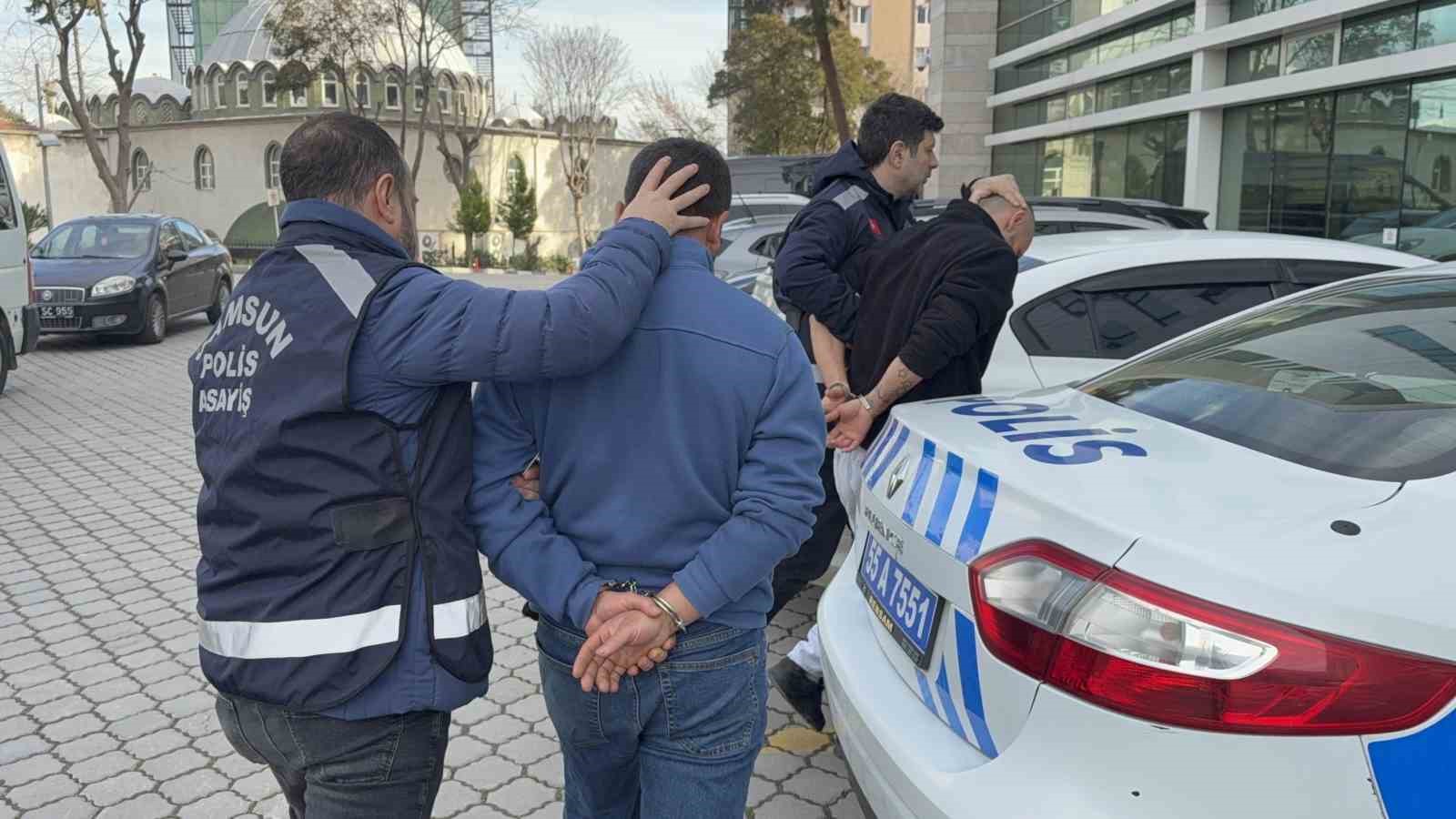 kahvehanede-tartismada-sandalyeden-dusen-sahis-agir-yaralandi-1-tutuklama