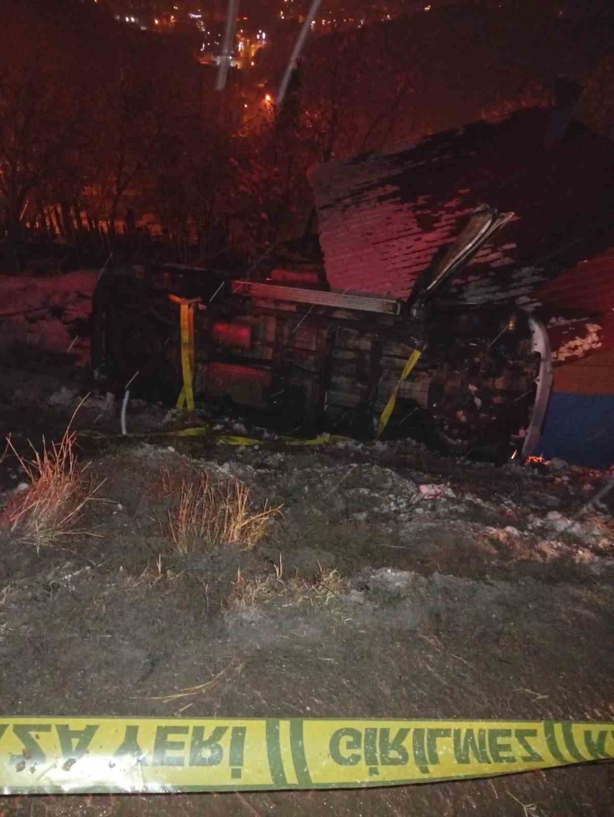 kalbi-duran-yarali-icin-doktor-sedye-uzerinde-kalp-masaji-yapti