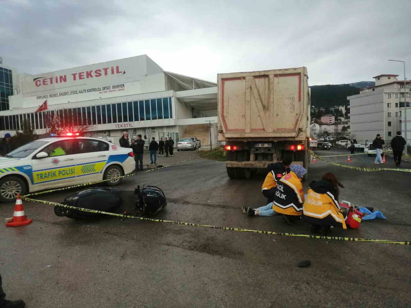 kamyonla-carpisan-motosiklet-surucusu-hayatini-kaybetti