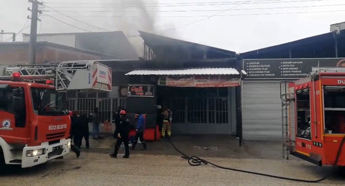 kapali-dukkandan-cikan-dumani-fark-etti-sanayi-carsisini-kurtardi