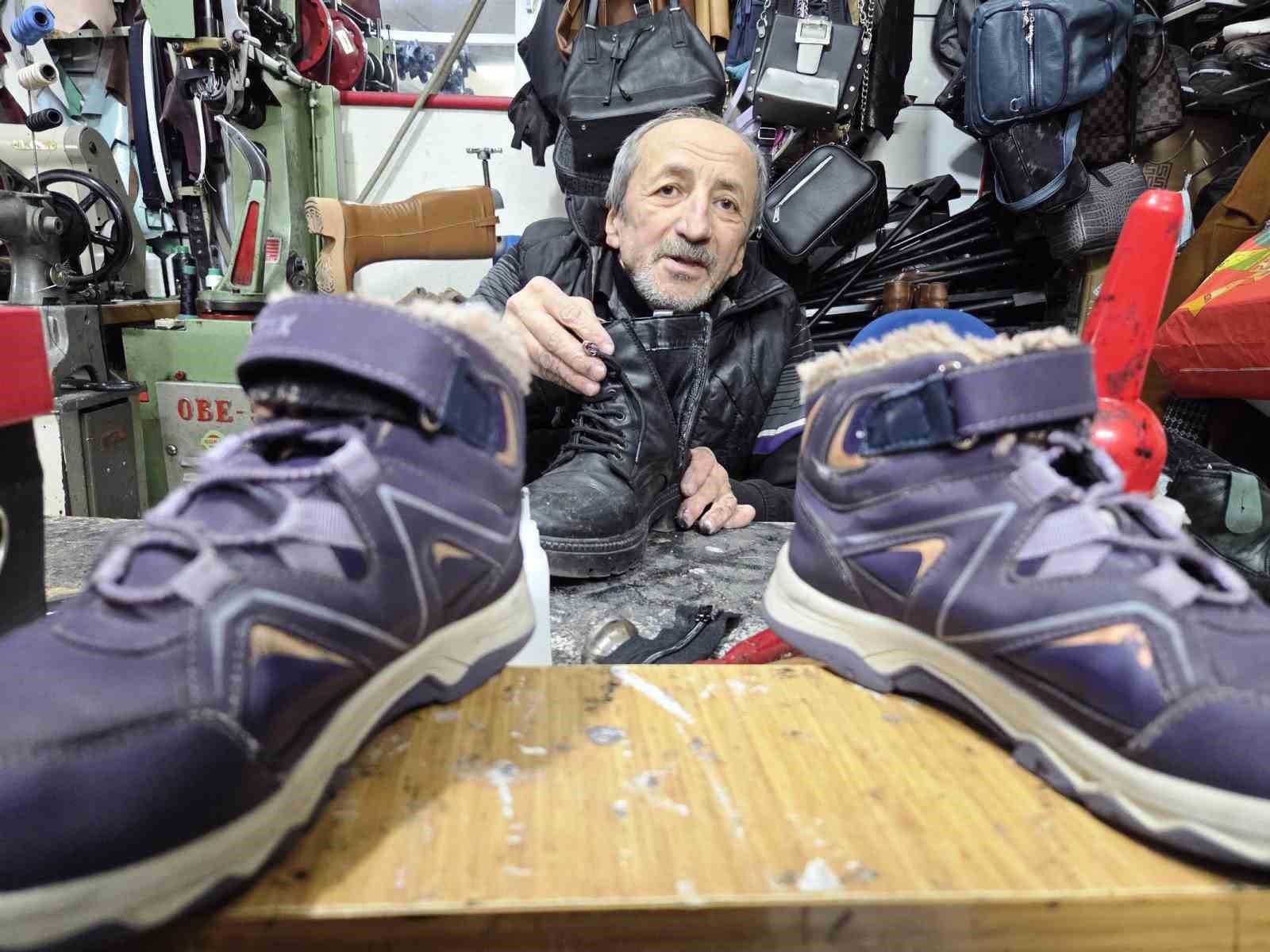 kara-kis-ayakkabi-tamircilerini-isitti