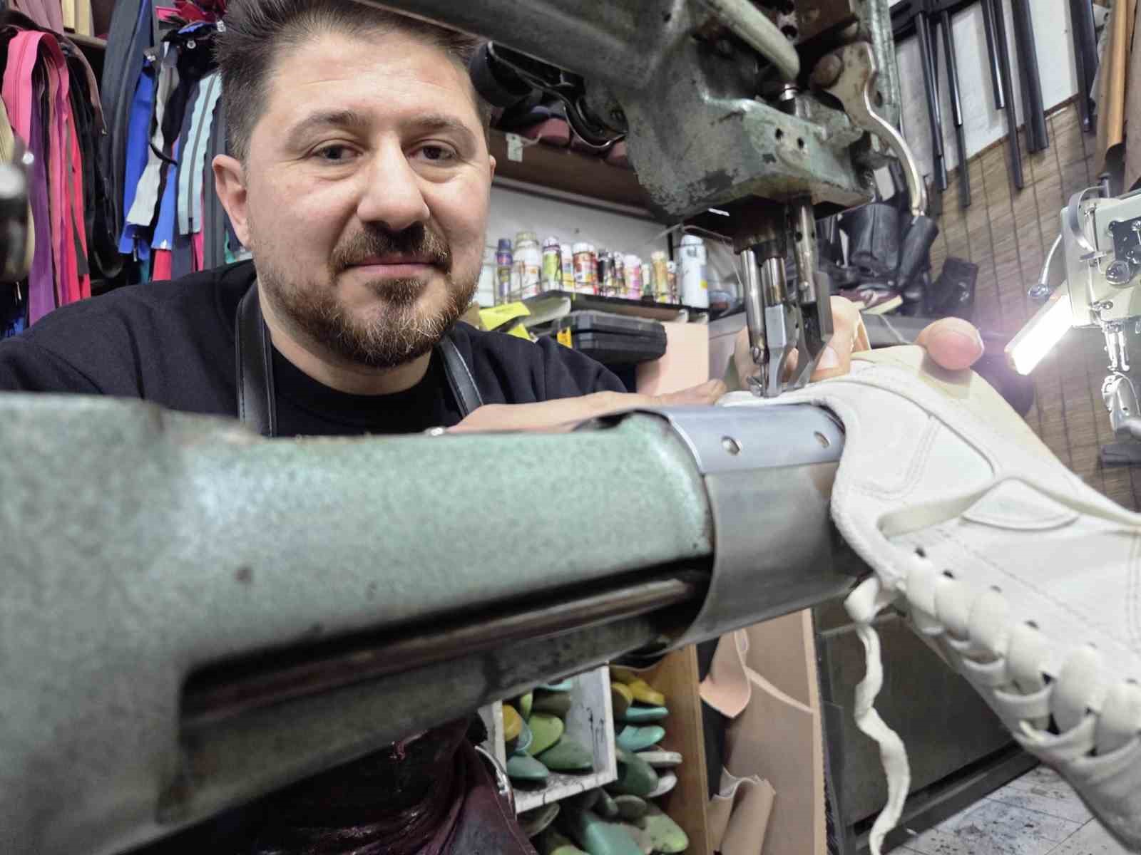 kara-kis-ayakkabi-tamircilerini-isitti