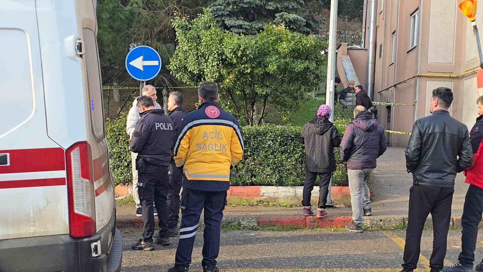 karabukte-5-kattan-dusen-yasli-kadin-yasamini-yitirdi