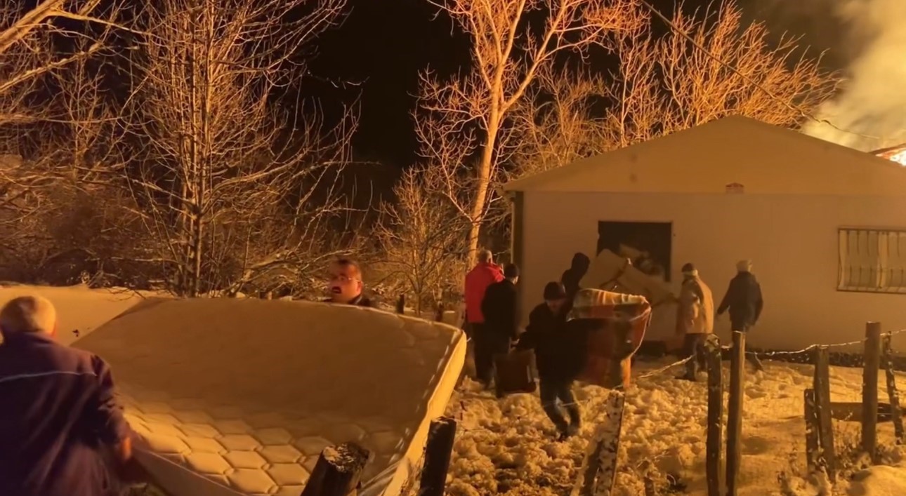 karabukte-iki-katli-ahsap-ev-kule-dondu