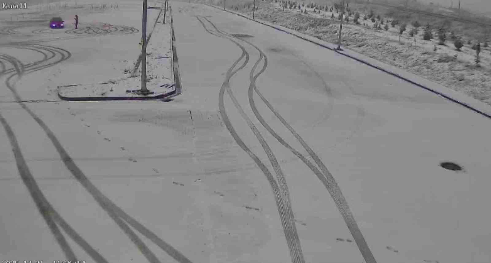 karla-kapli-sinav-parkurunda-drift-yaptilar-kameraya-yakalandilar