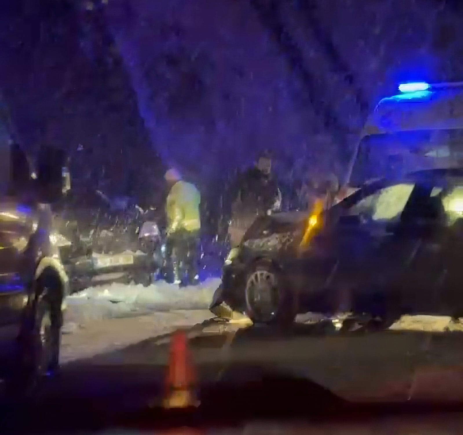 karli-yolda-kayan-otomobil-karsi-seritten-gelen-aracla-carpisti-6-yarali