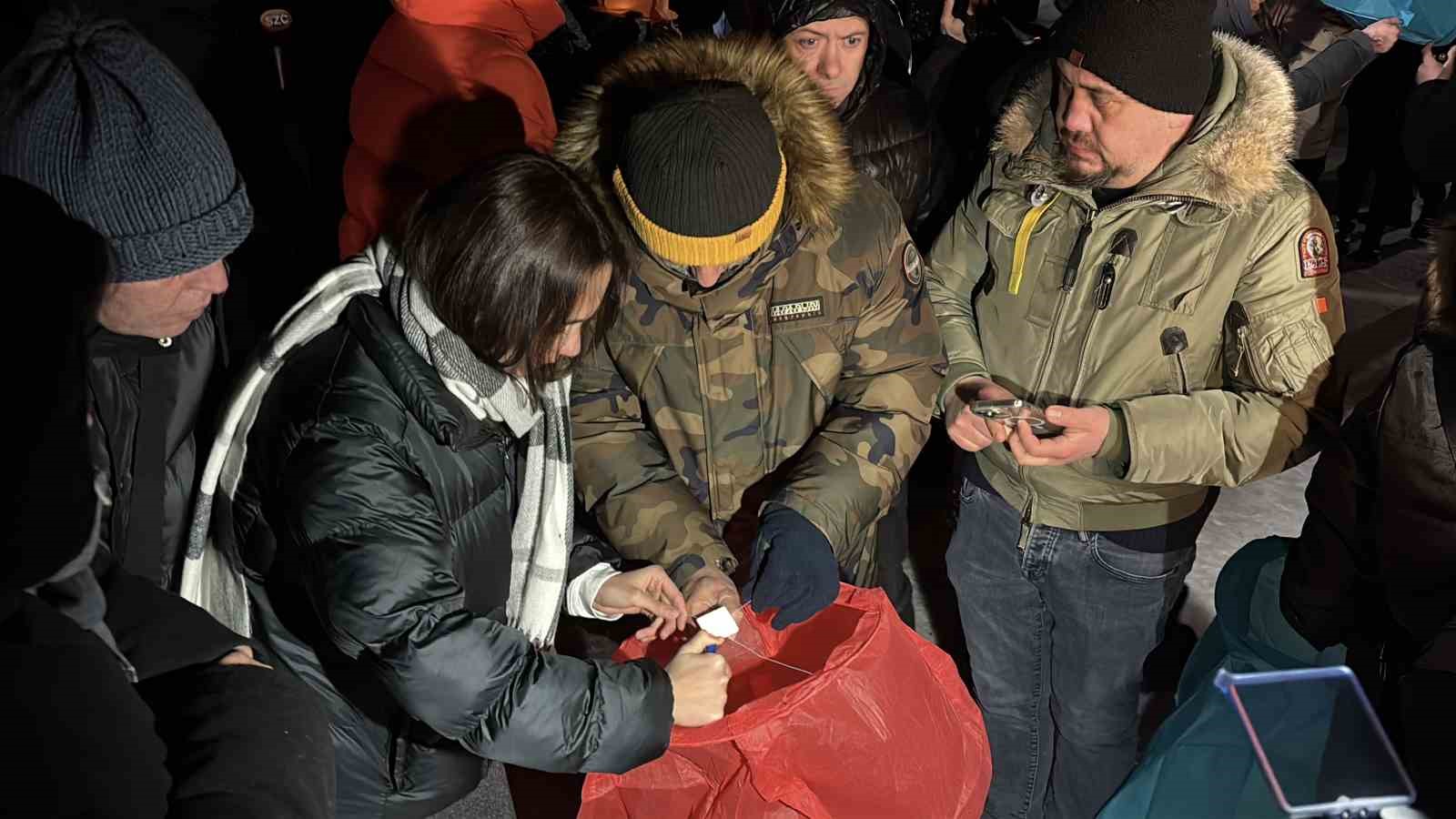 kartalkaya-yangin-faciasinin-birinci-yildonumunde-acili-aileler-otel-onunde-bir-araya-geldi