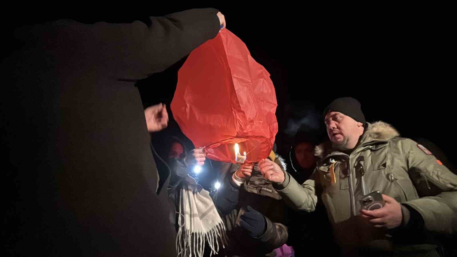 kartalkaya-yangin-faciasinin-birinci-yildonumunde-acili-aileler-otel-onunde-bir-araya-geldi