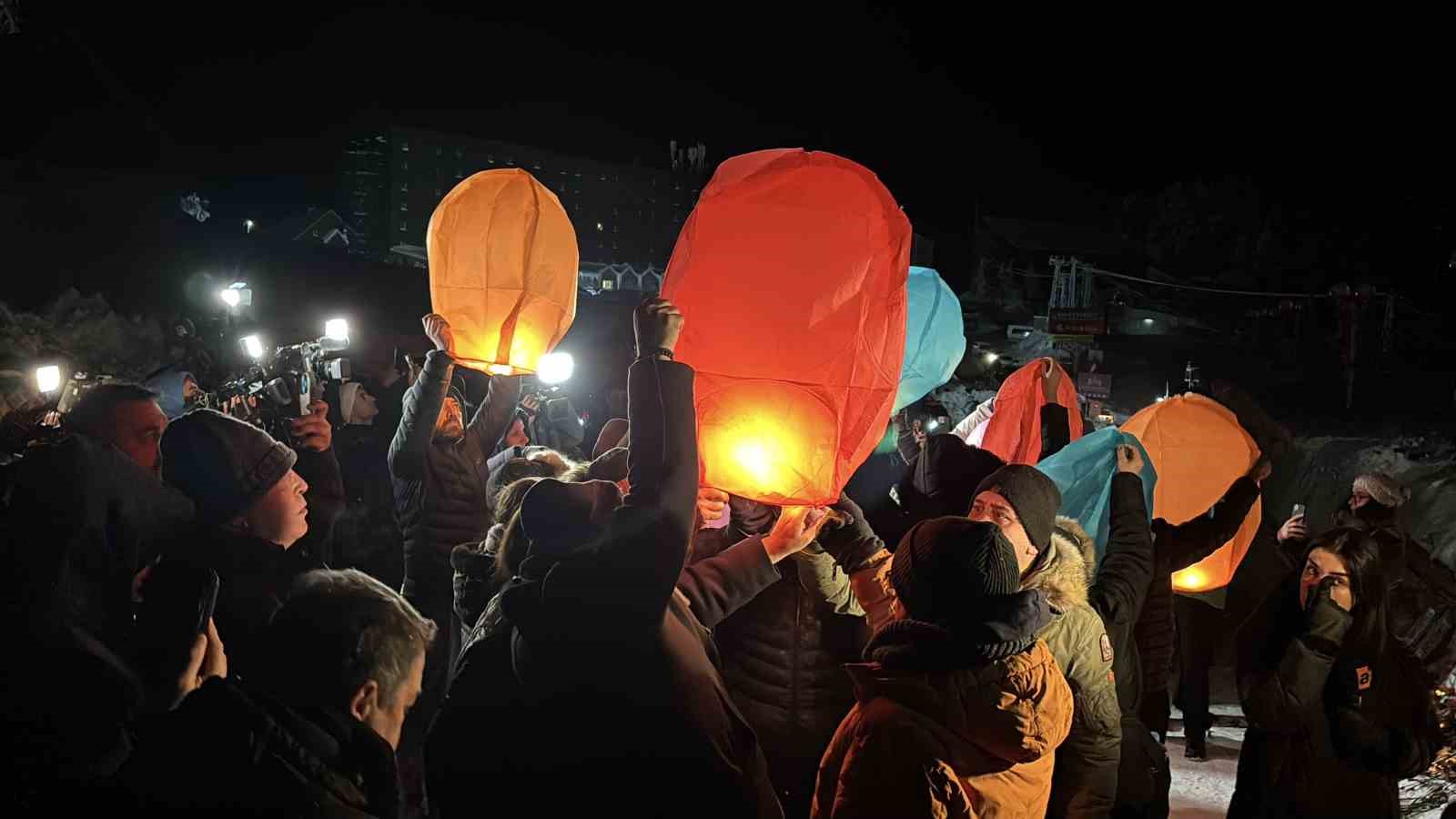 kartalkaya-yangin-faciasinin-birinci-yildonumunde-acili-aileler-otel-onunde-bir-araya-geldi