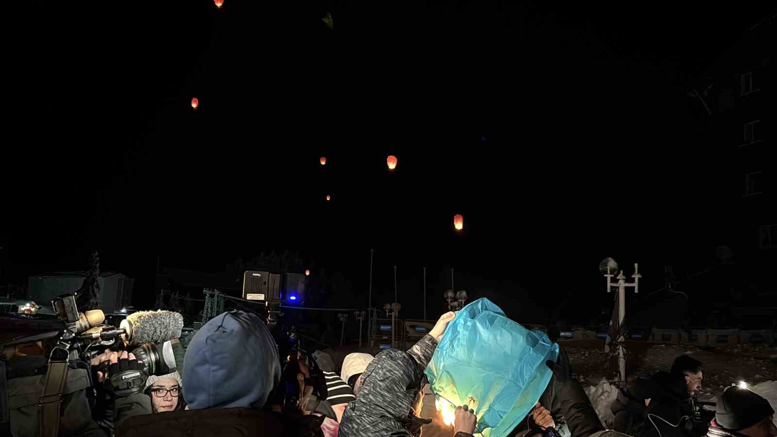 kartalkaya-yangin-faciasinin-birinci-yildonumunde-acili-aileler-otel-onunde-bir-araya-geldi