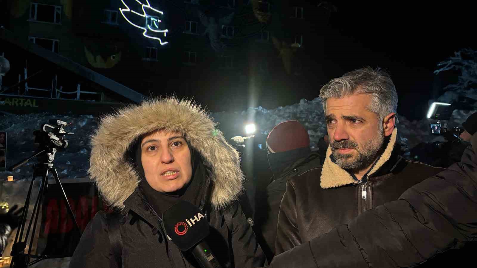 kartalkaya-yangin-faciasinin-birinci-yildonumunde-acili-aileler-otel-onunde-bir-araya-geldi