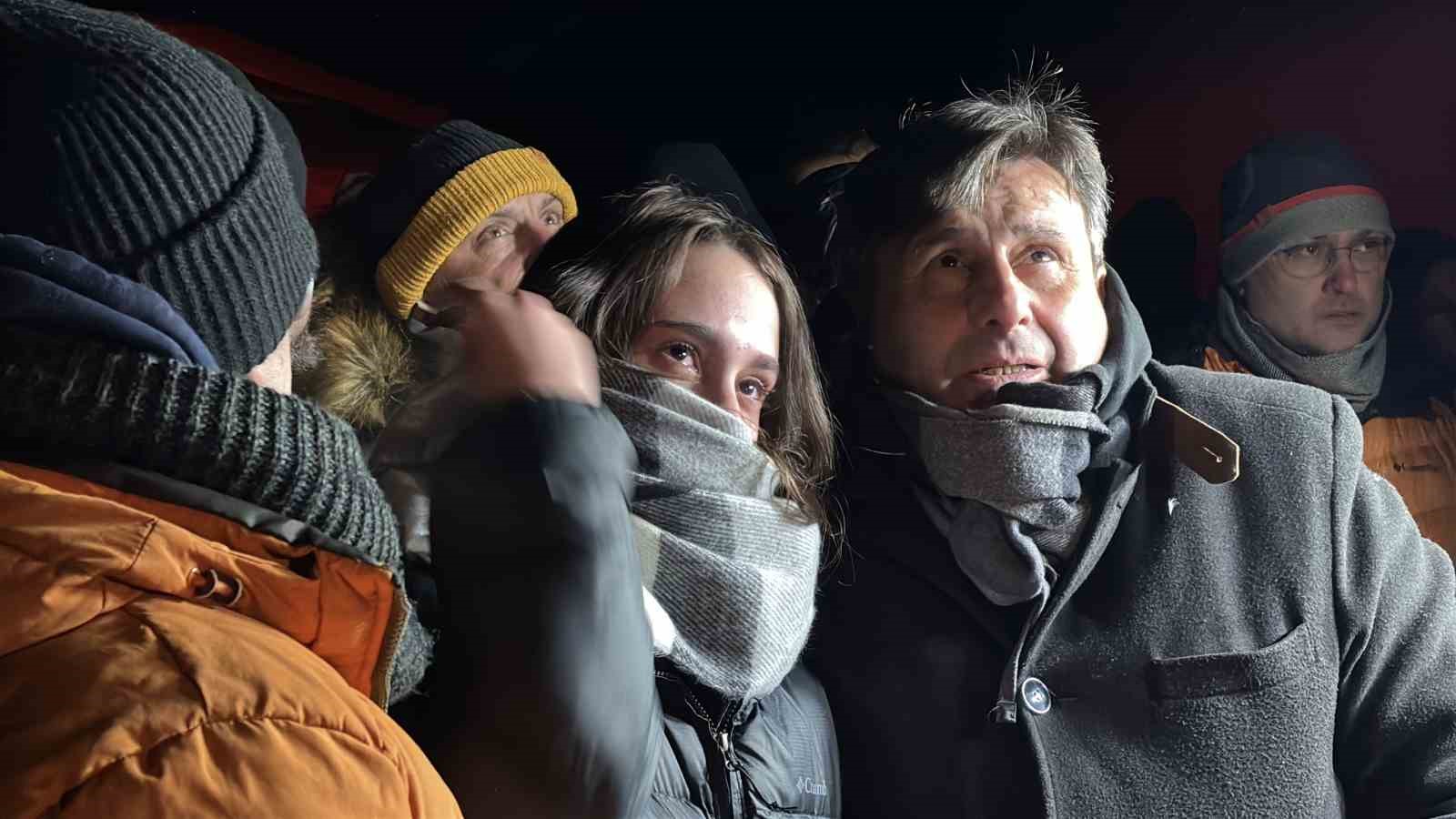 kartalkaya-yangin-faciasinin-birinci-yildonumunde-acili-aileler-otel-onunde-bir-araya-geldi